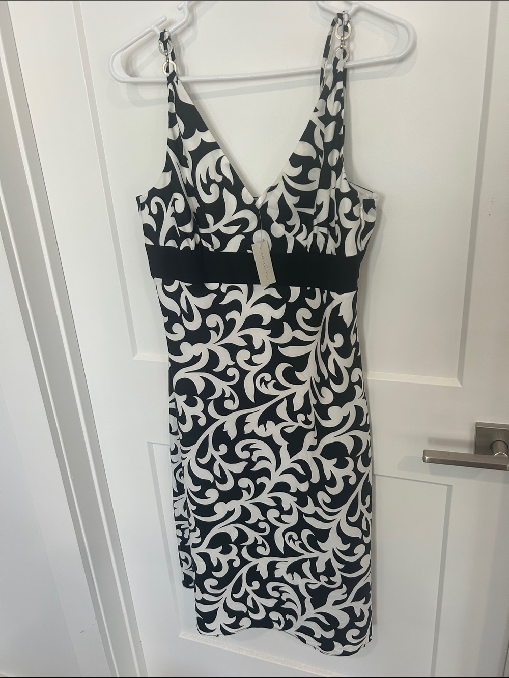 Ann Taylor Black & White Printed V-Neck Dress Size 8 NWT